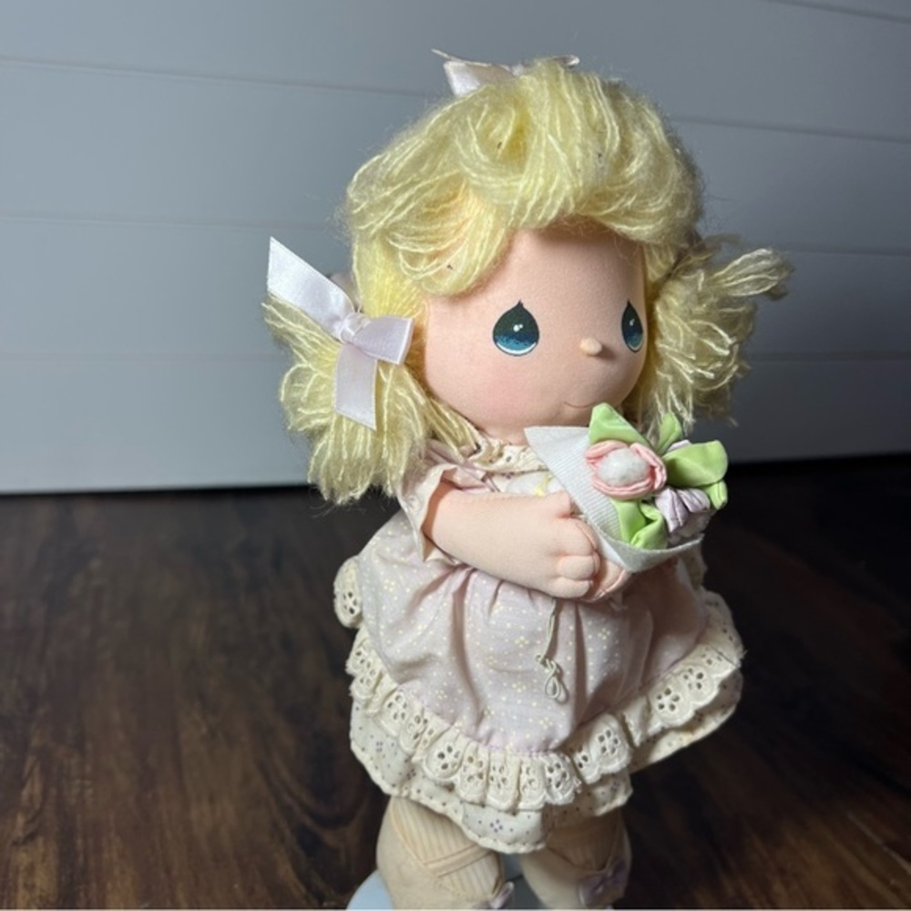 Vintage rare 1985 precious moments doll on stand - Picture 6 of 8